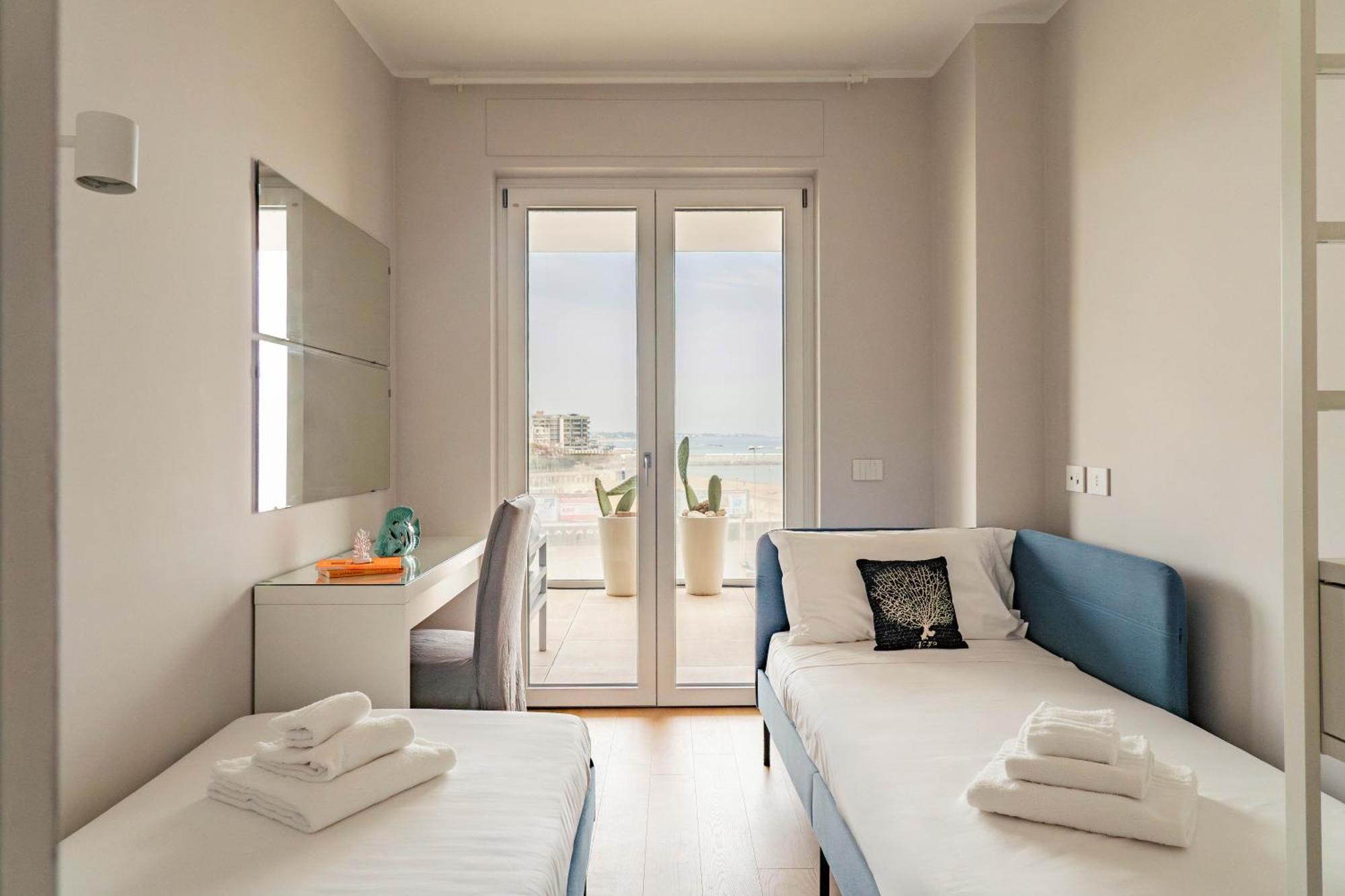 Palazzo Verdi Luxury Accomodation Bari Exteriör bild